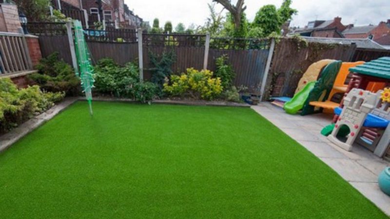 Искусственный газон для дачи: преимущества, типы и выбор