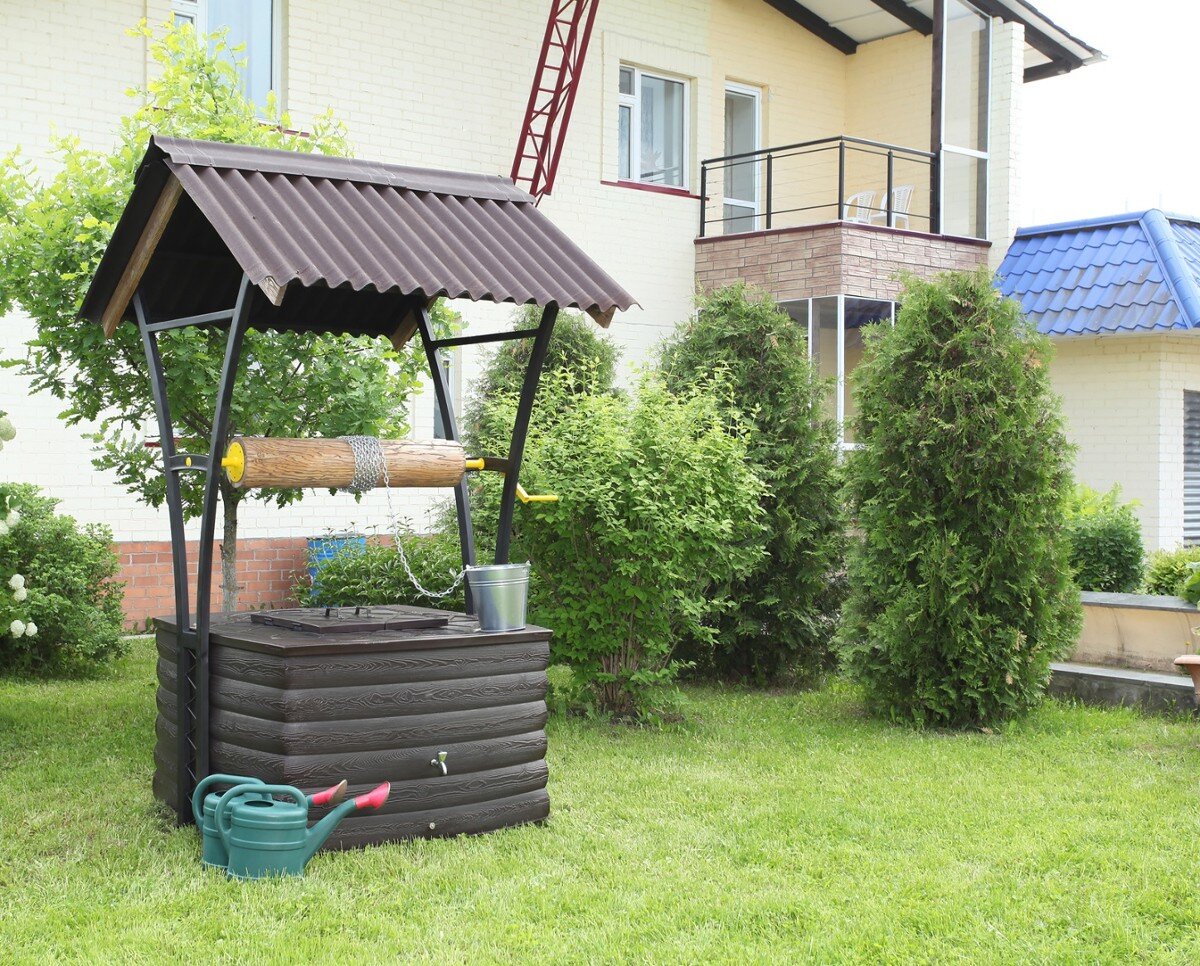 Колодец на даче своими руками: дизайн, фото, строительство