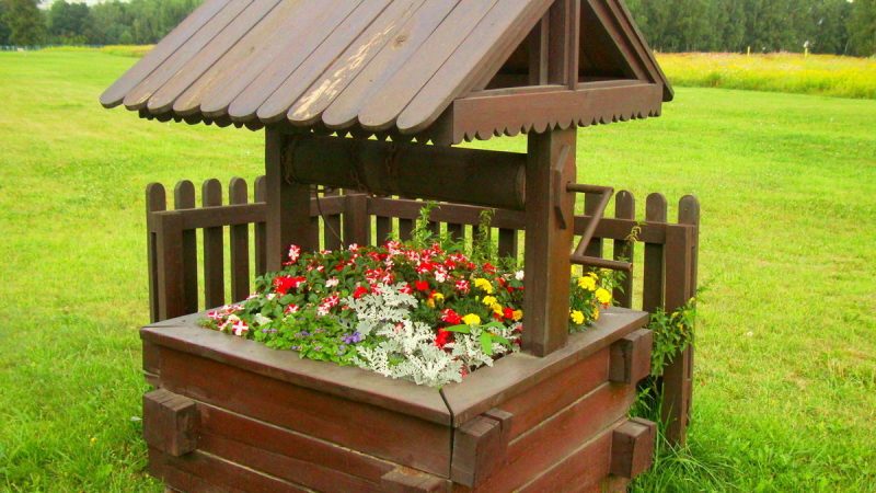 Оформление колодца на даче: идеи и фото-примеры