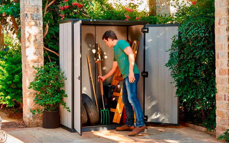 Деревянный домик для инвентаря: практичное решение для хранения на даче