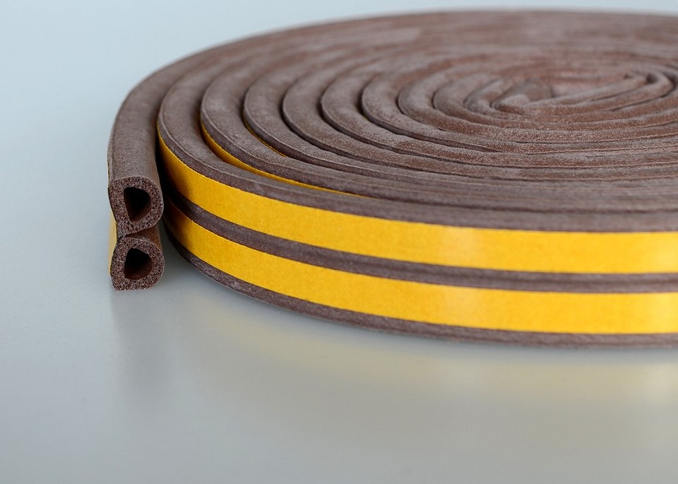 как заклеить окна на зиму